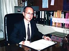 Sunibhond学部長学術交流協定書署名（1999年3月26日）