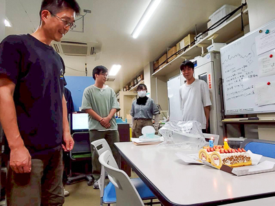 齋藤准教授お誕生日会1